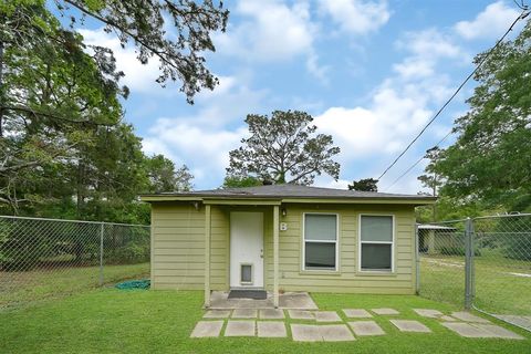Single Family Residence in Dickinson TX 12305 Pine Oak Drive 18.jpg
