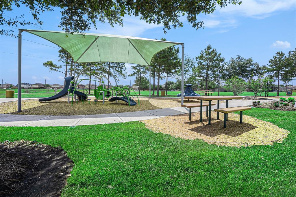607 Harvest Bluff Drive, Rosharon, Texas image 23