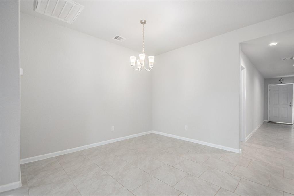 607 Harvest Bluff Drive, Rosharon, Texas image 3