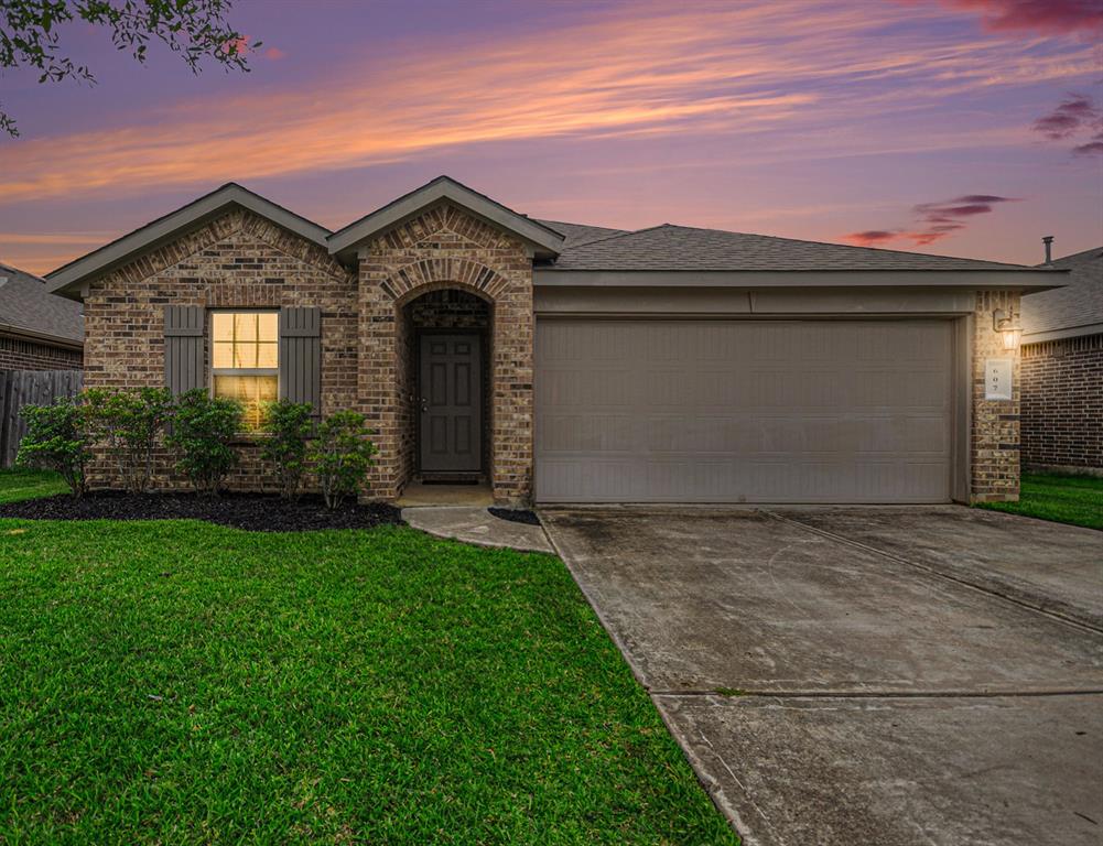607 Harvest Bluff Drive, Rosharon, Texas image 1