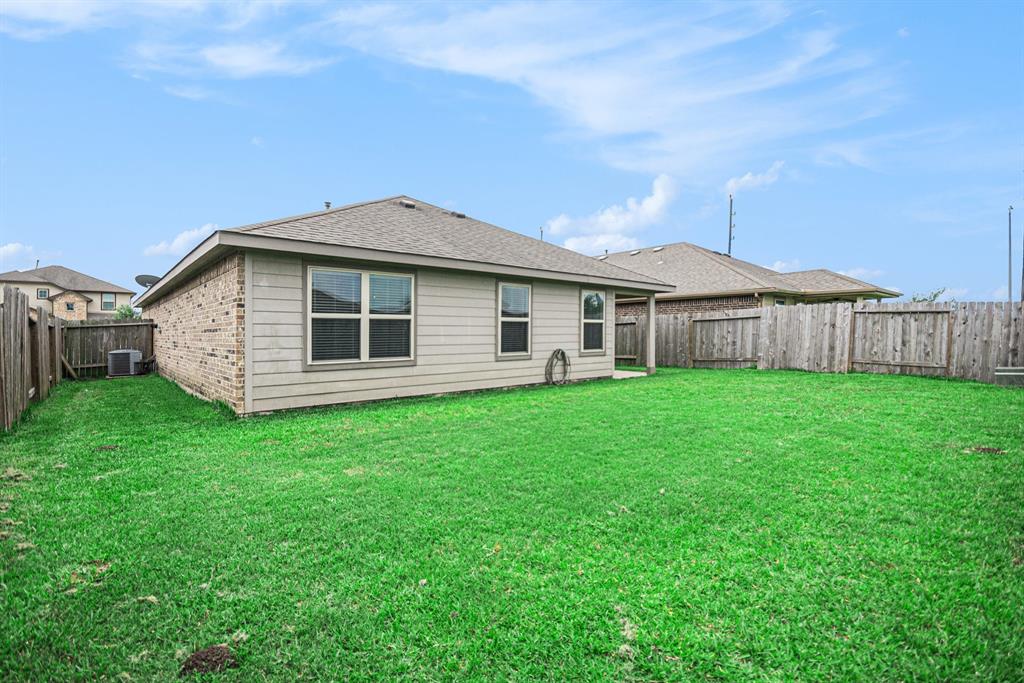 607 Harvest Bluff Drive, Rosharon, Texas image 20