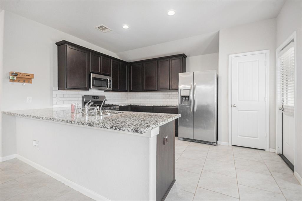 607 Harvest Bluff Drive, Rosharon, Texas image 4