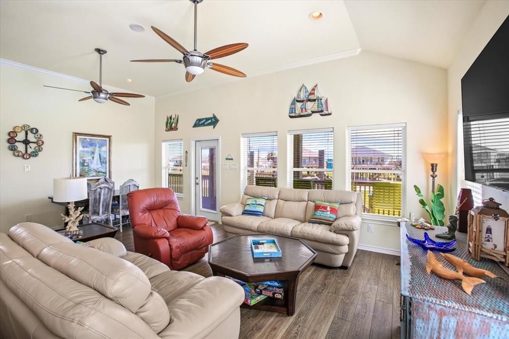 942 Palm Ridge Drive