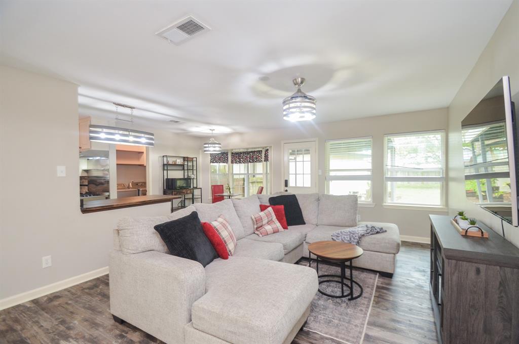 2719 Mustang Road, Alvin, Texas image 6