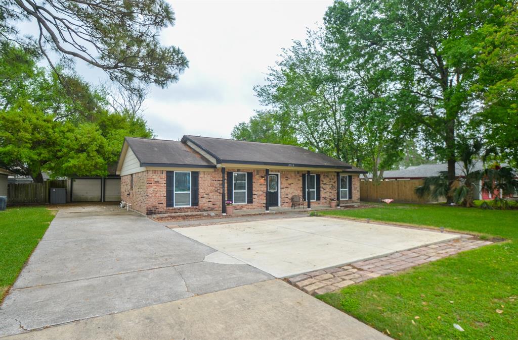 2719 Mustang Road, Alvin, Texas image 1