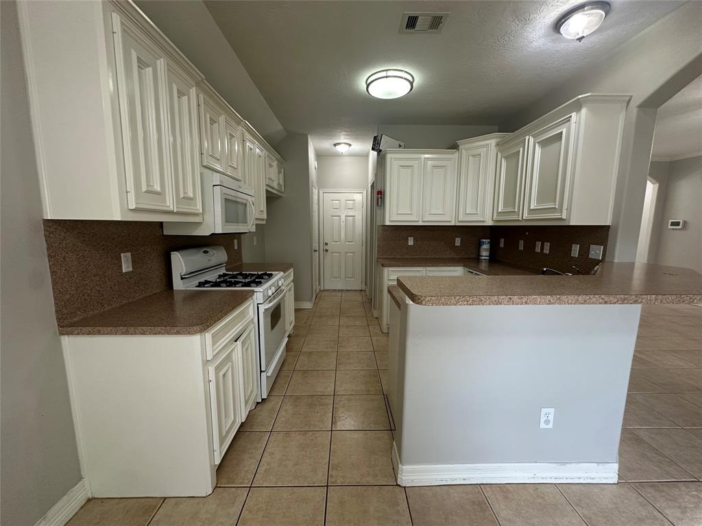 211 San Jacinto Street, La Porte, Texas image 10