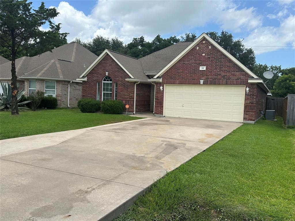 211 San Jacinto Street, La Porte, Texas image 2