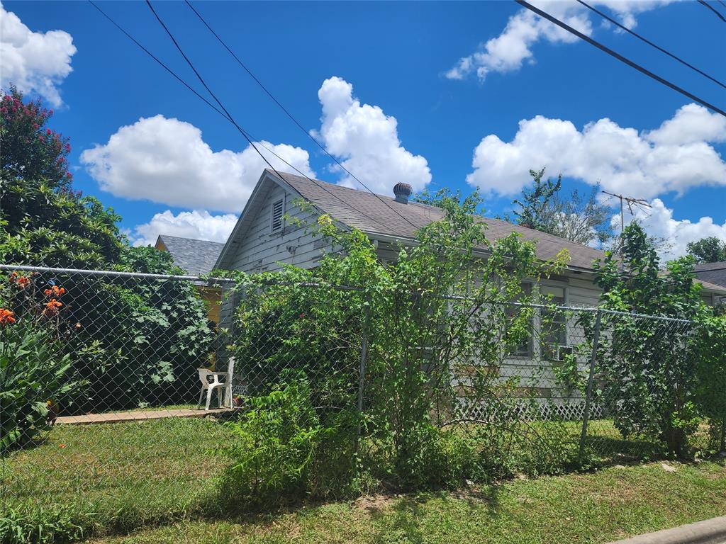 Photo 6 of 15 of 2402 Lee Street house