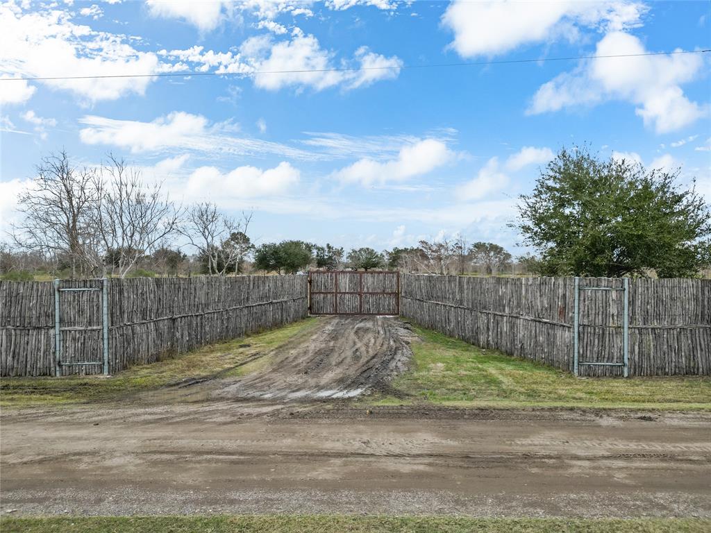 S Humble Camp Road, Dickinson, Texas image 6