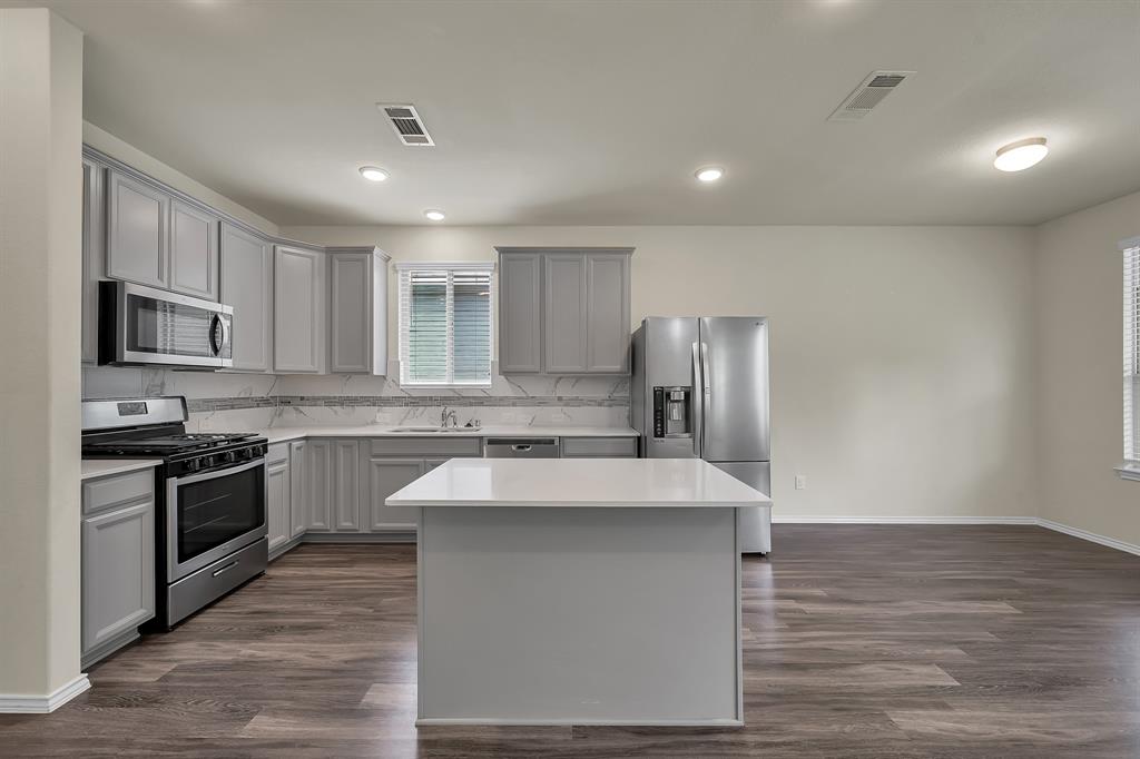 4202 Amber Ruse Drive, Conroe, Texas image 11