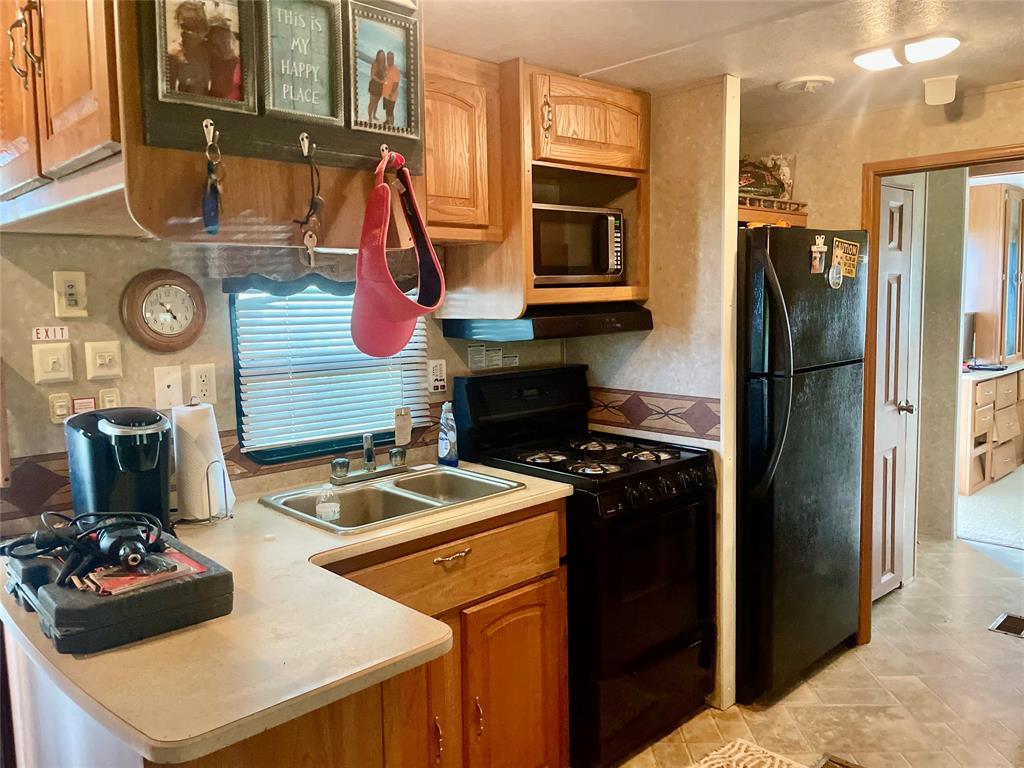 1139 Diamond Road, Crystal Beach, Texas image 2