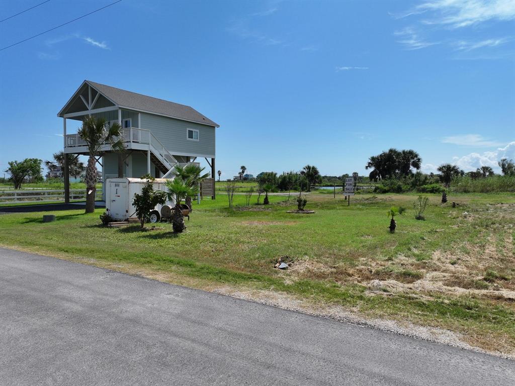 1056 Caplen Street, Gilchrist, Texas image 3