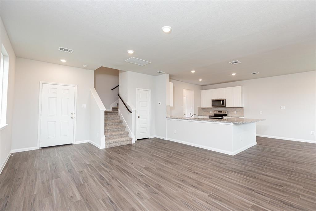 8113 Alpine Bearberry Drive, Houston, Texas image 4