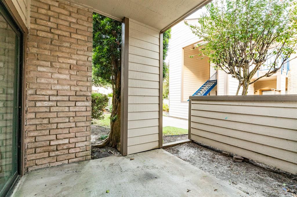 7041 N Holiday Drive, Galveston, Texas image 3