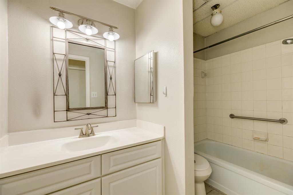 7041 N Holiday Drive, Galveston, Texas image 18