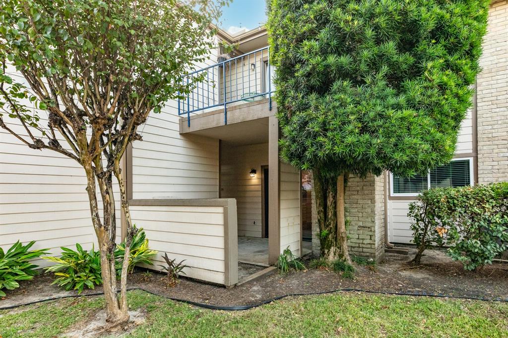 7041 N Holiday Drive, Galveston, Texas image 1