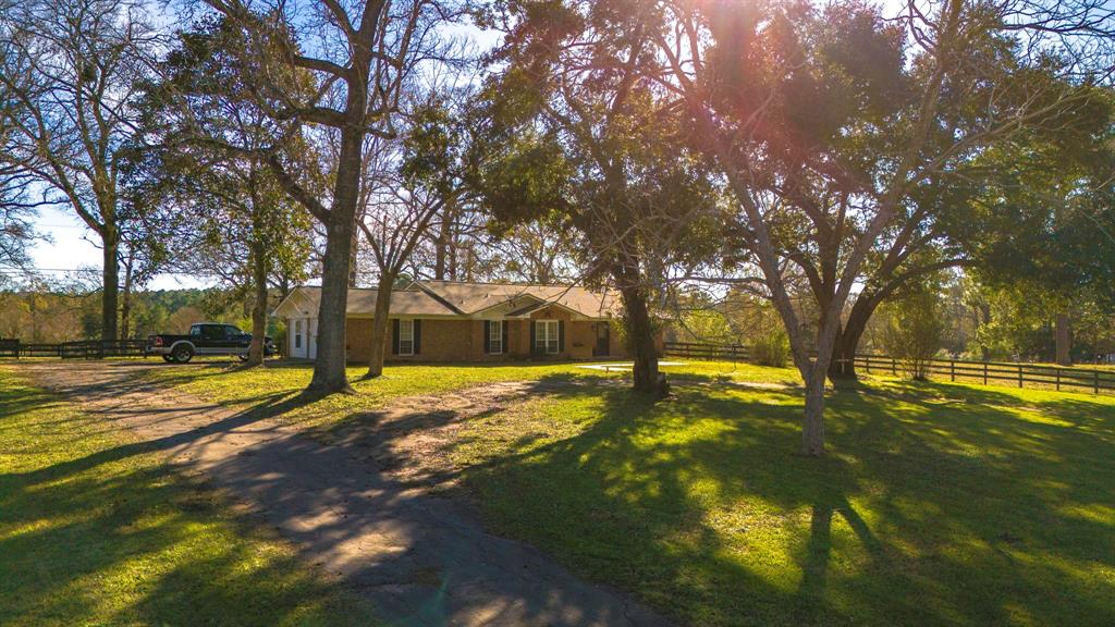 808 Castlewood Road, Livingston, Texas image 2