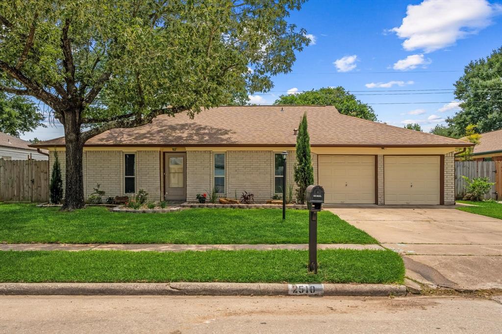 2510 Leichester Drive, Spring, Texas image 1