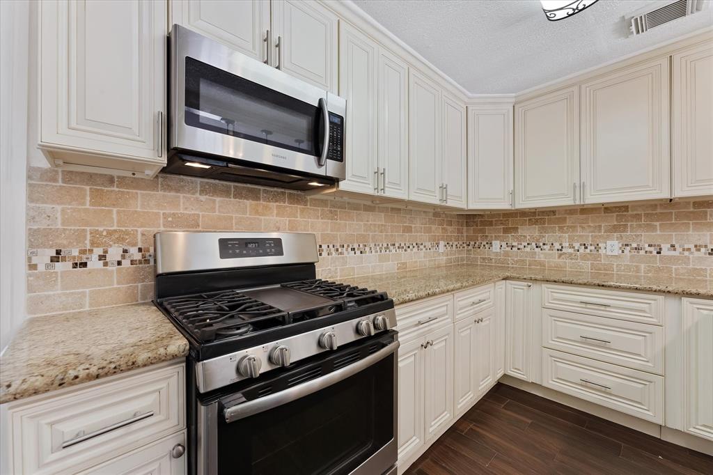2510 Leichester Drive, Spring, Texas image 11