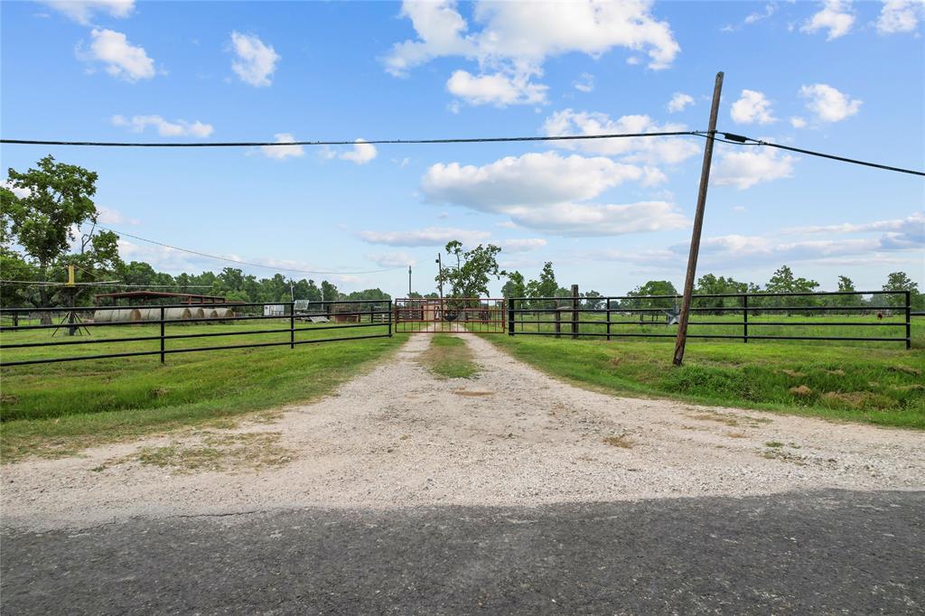 391 County Road 2010, Hardin, Texas image 10
