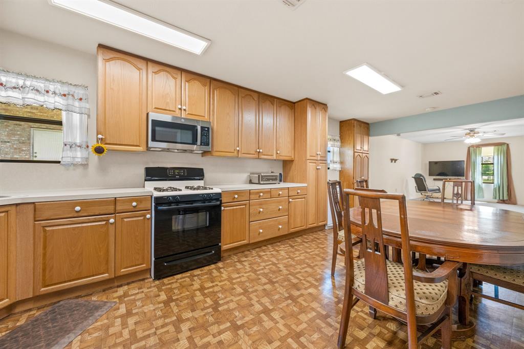 134 Woodpecker, Livingston, Texas image 11