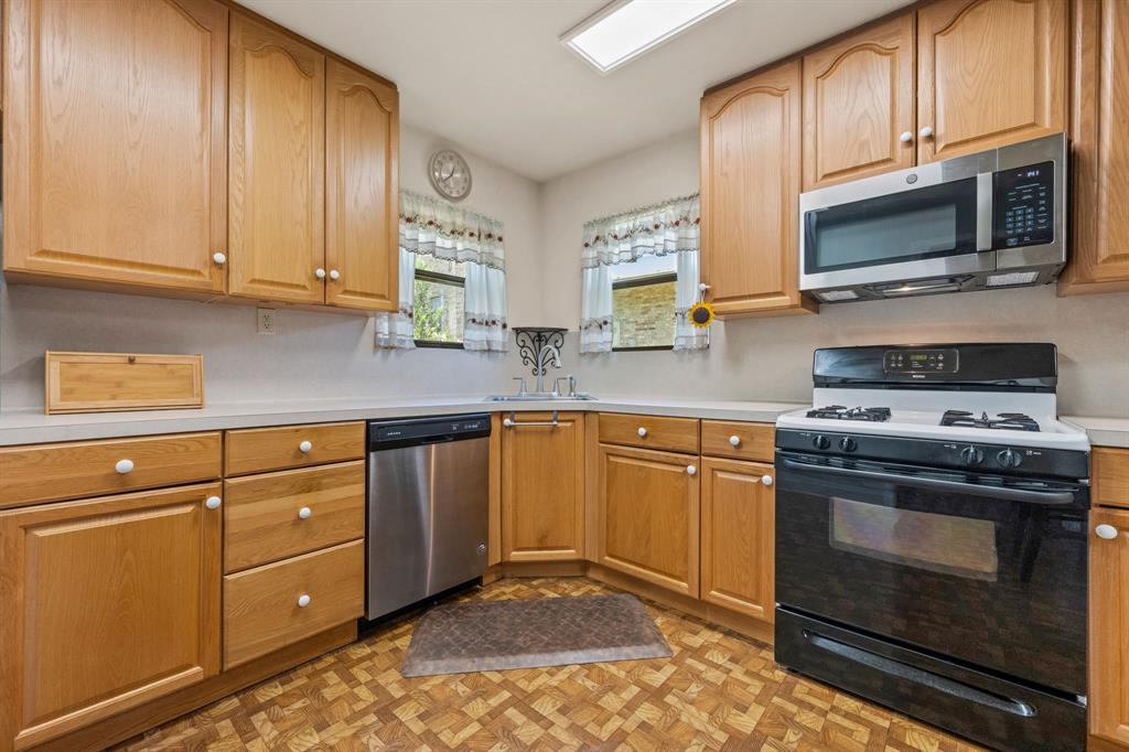 134 Woodpecker, Livingston, Texas image 10