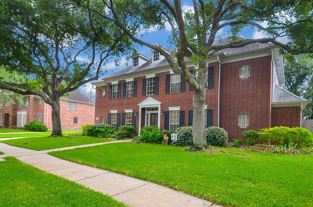 3510 S Lake Village Drive, Katy, Texas image 2
