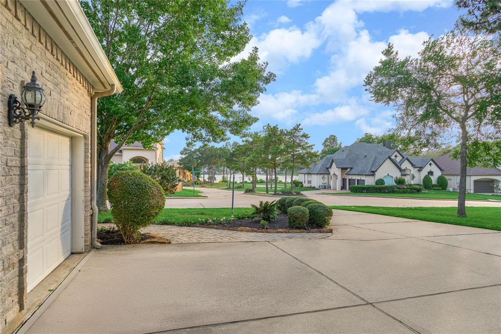17 Bentwood Drive, Montgomery, Texas image 4