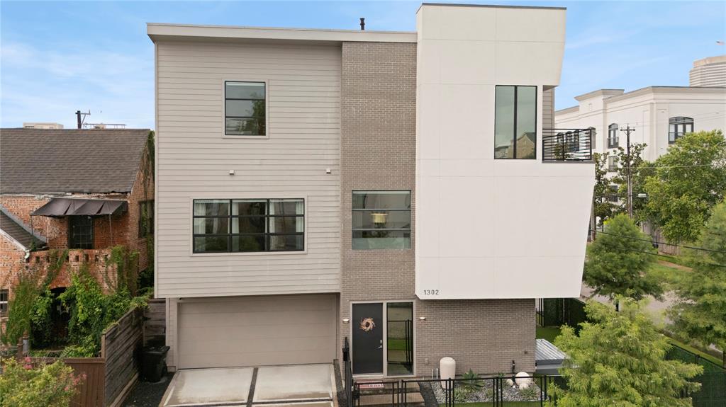 1302 Crocker Street