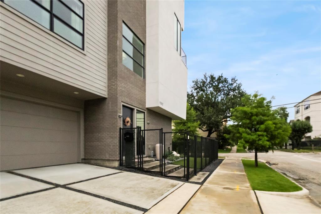 1302 Crocker Street