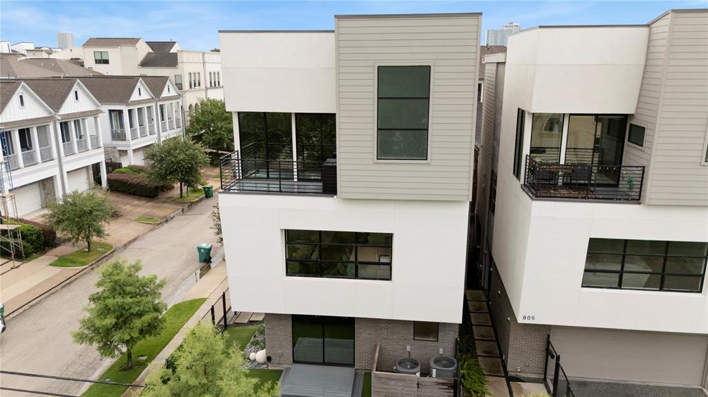 1302 Crocker Street