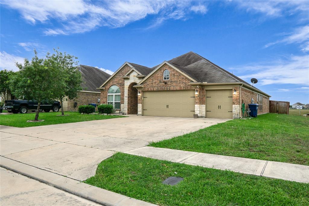 2914 Tulip Tree Trail, Rosenberg, Texas image 2