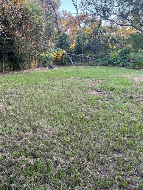 A home in Angleton