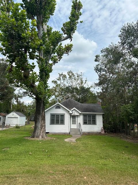 A home in Angleton