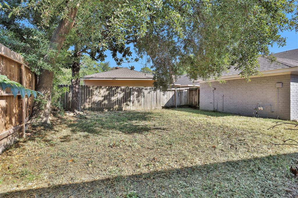 9518 Kindletree Drive, Houston, Texas image 40