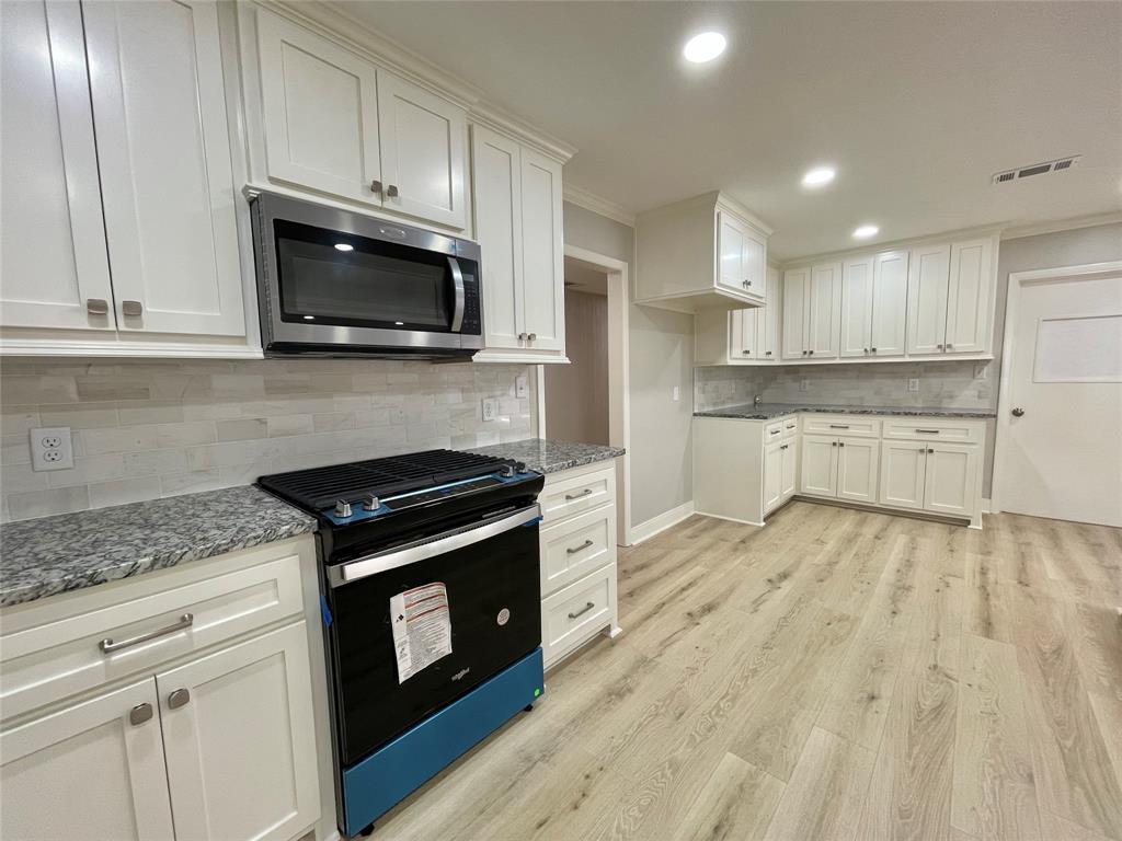 1031 W 7th Street, Freeport, Texas image 11