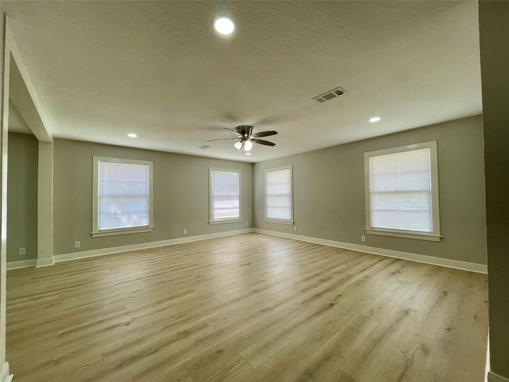 1031 W 7th Street, Freeport, Texas image 4