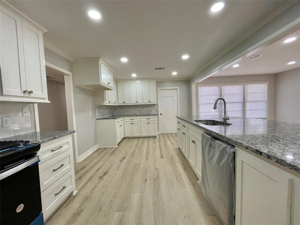 1031 W 7th Street, Freeport, Texas image 12