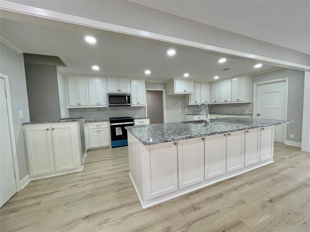1031 W 7th Street, Freeport, Texas image 9