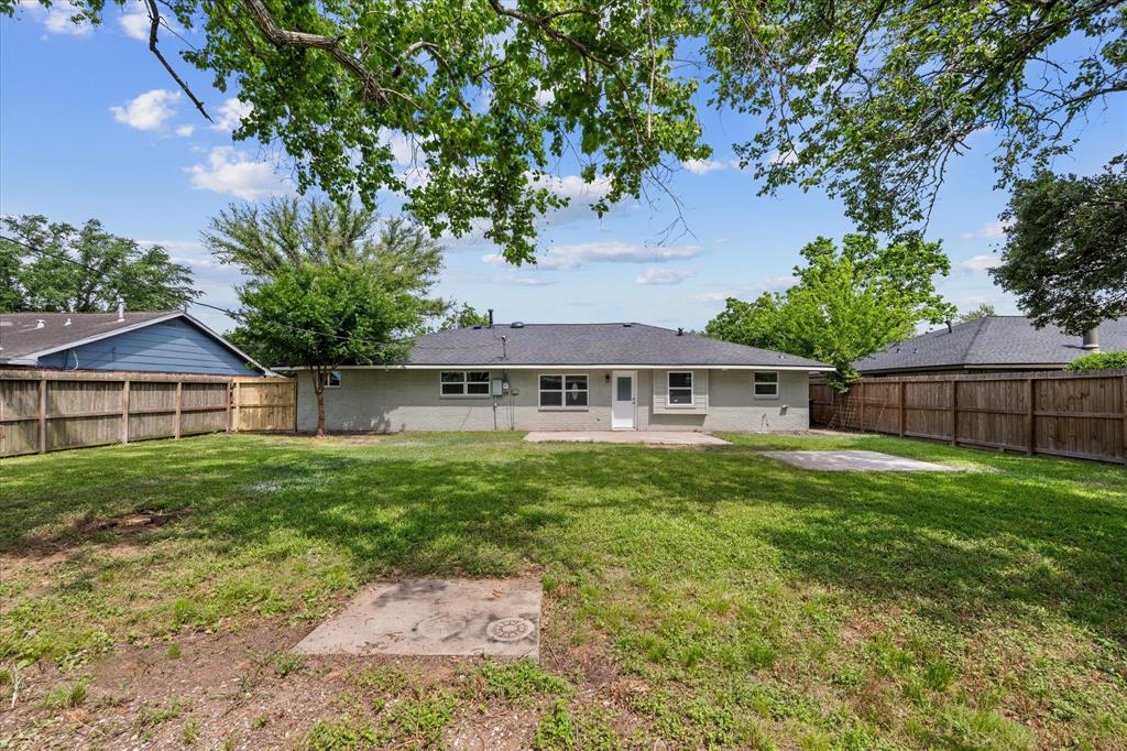 607 Mary Ann Drive, Friendswood, Texas image 28