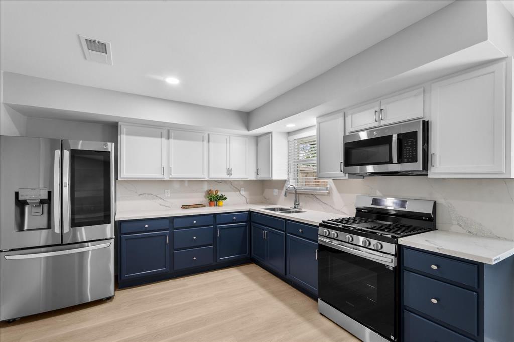 607 Mary Ann Drive, Friendswood, Texas image 13