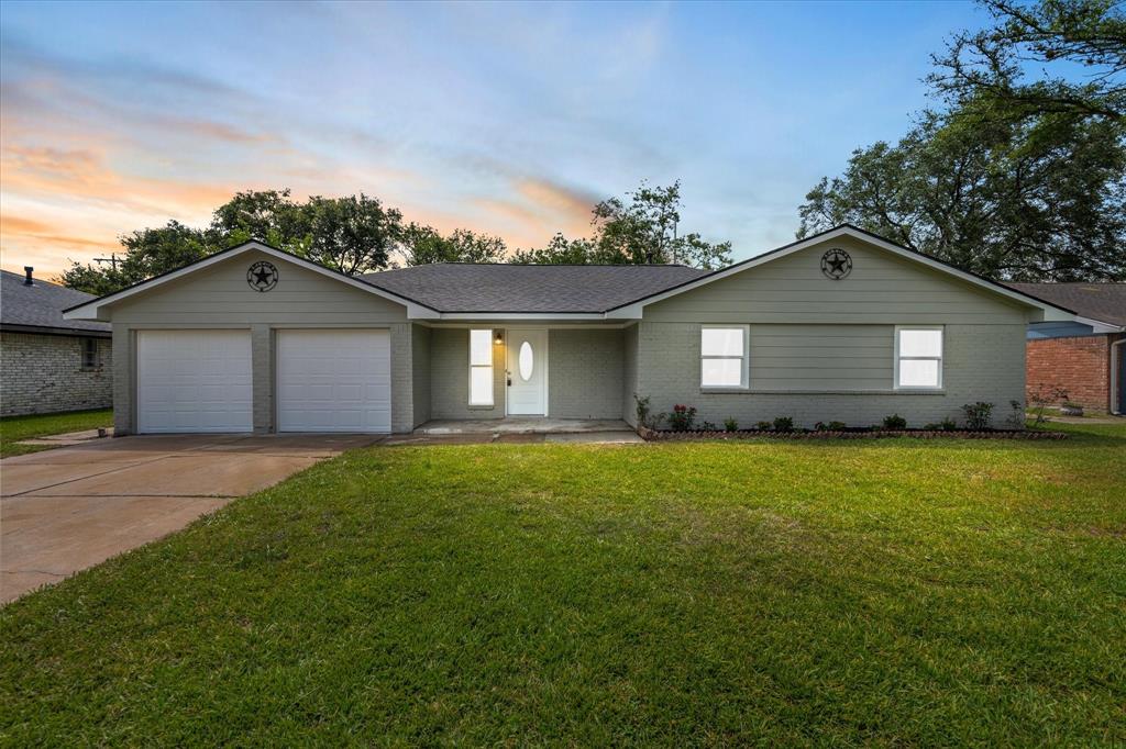 607 Mary Ann Drive, Friendswood, Texas image 5