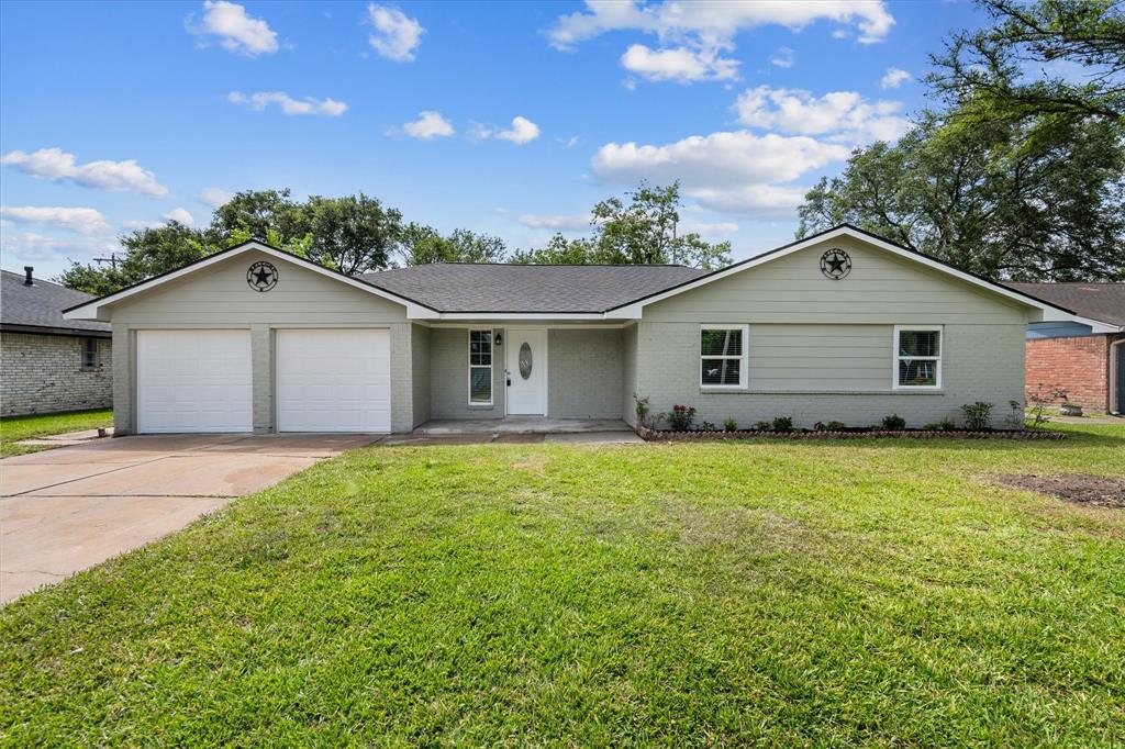 607 Mary Ann Drive, Friendswood, Texas image 2