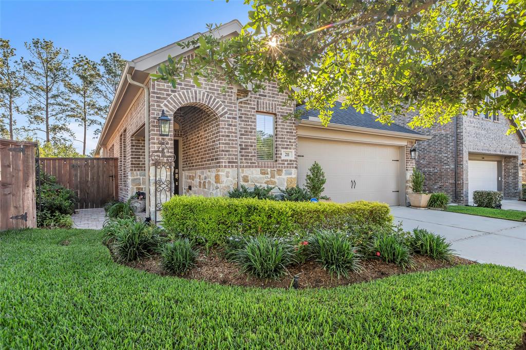211 Crest Edge Street, Montgomery, Texas image 1