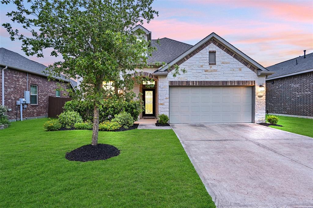 257 Dale Ridge Lane, Dickinson, Texas image 1