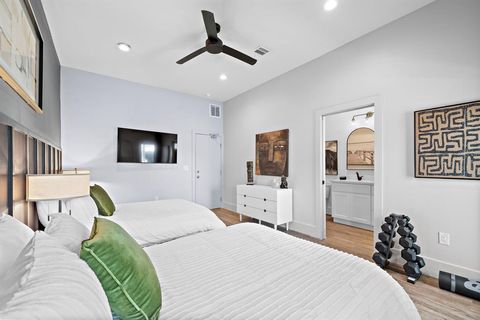 Townhouse in Galveston TX 2307 Avenue P 35.jpg