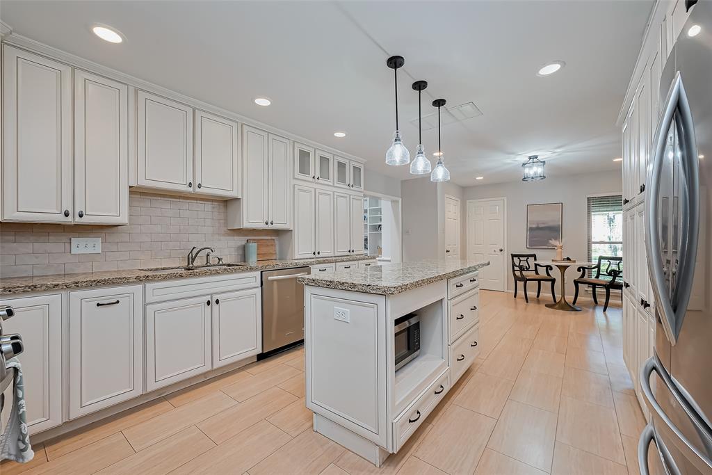 16 Kittiwake Court, The Woodlands, Texas image 9