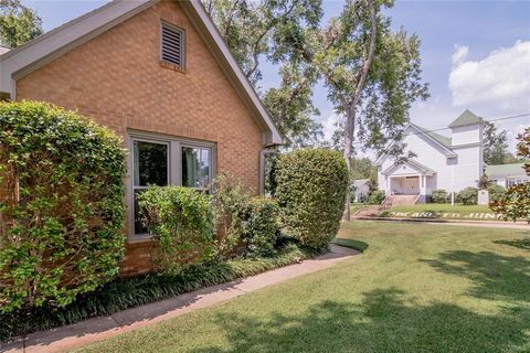 A home in San Augustine