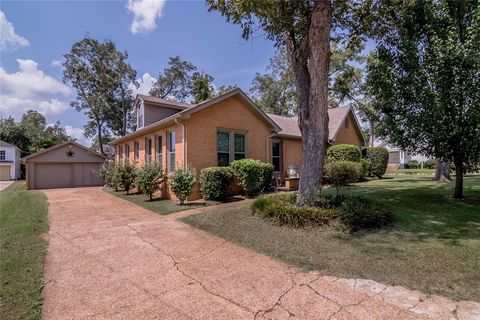 A home in San Augustine