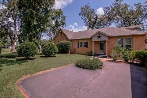 A home in San Augustine